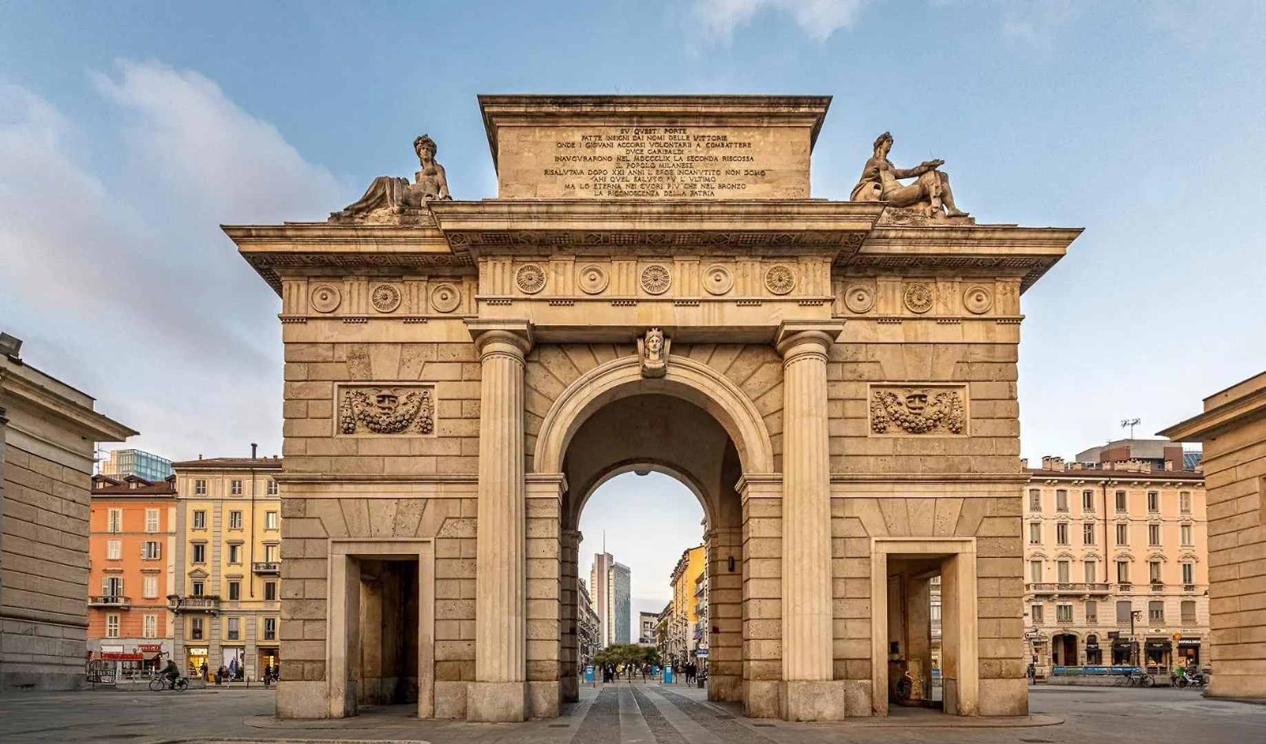 Luxury 4 Bedrooms Apartment In The Center Of Milan