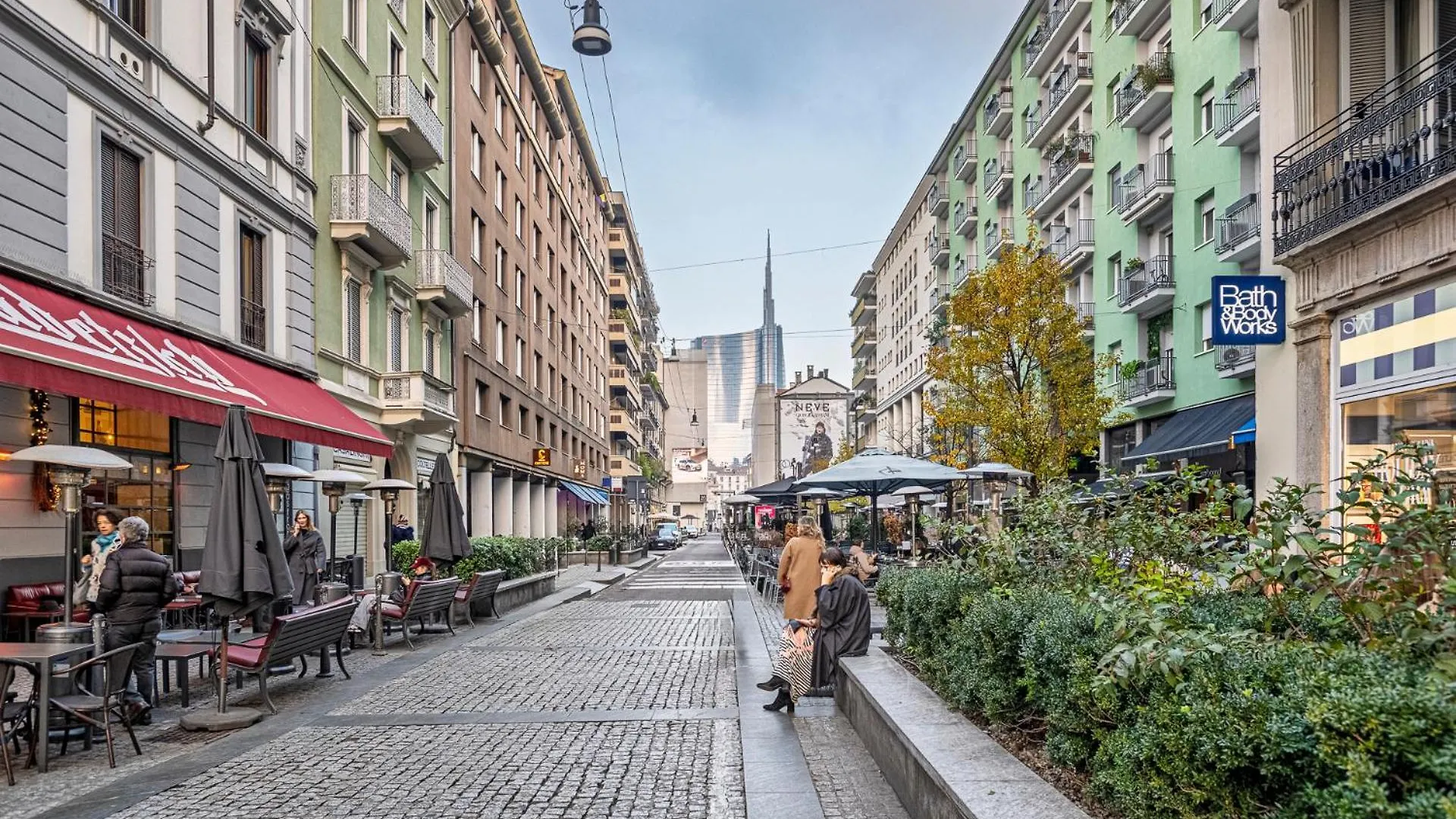 Luxury 4 Bedrooms Apartment In The Center Of Milan 0*,  Italy