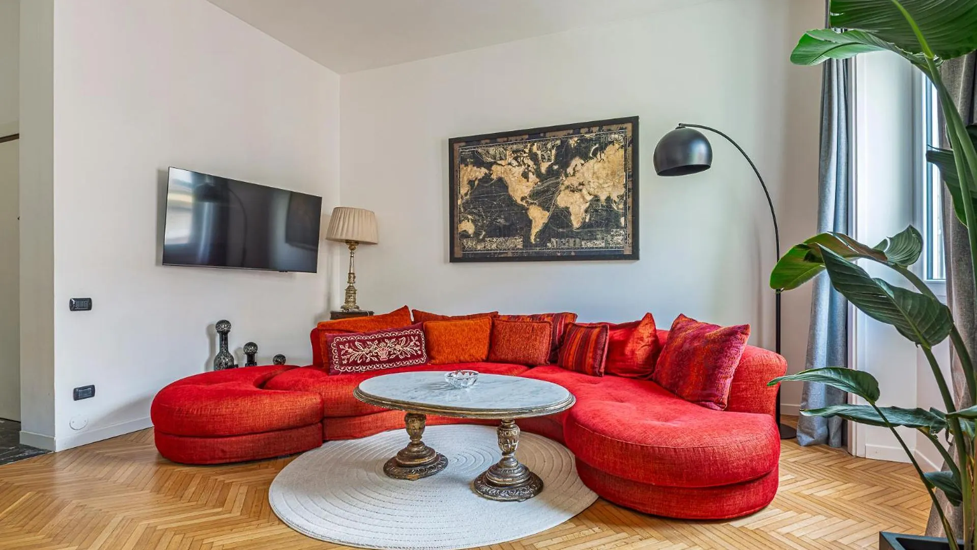 Luxury 4 Bedrooms Apartment In The Center Of Milan Italy