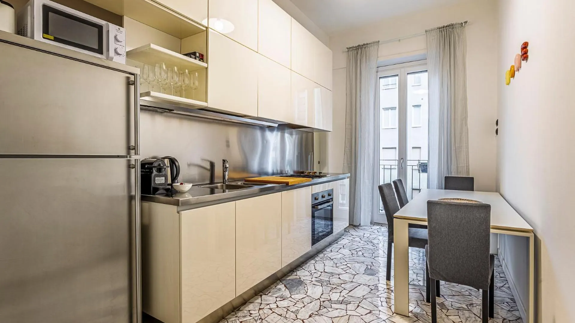 Luxury 4 Bedrooms Apartment In The Center Of Milan