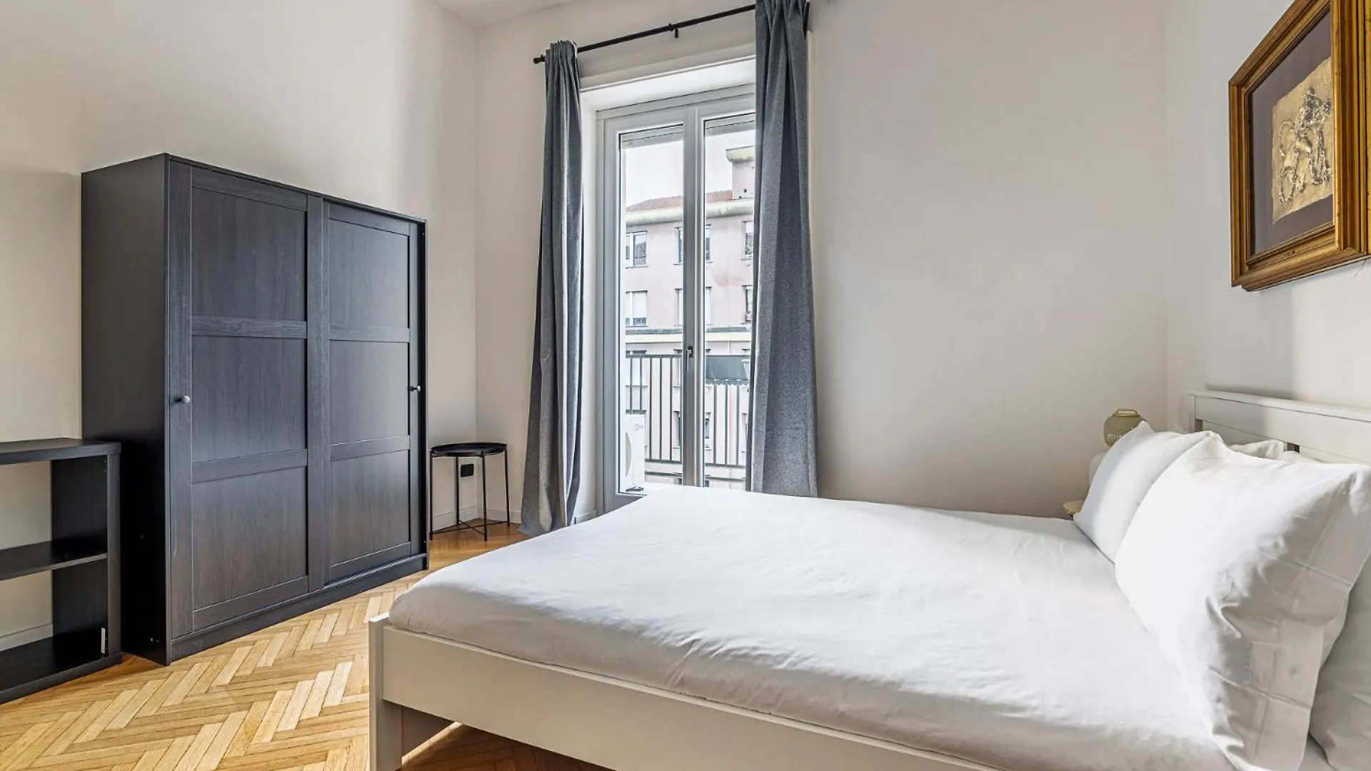 Luxury 4 Bedrooms Apartment In The Center Of Milan