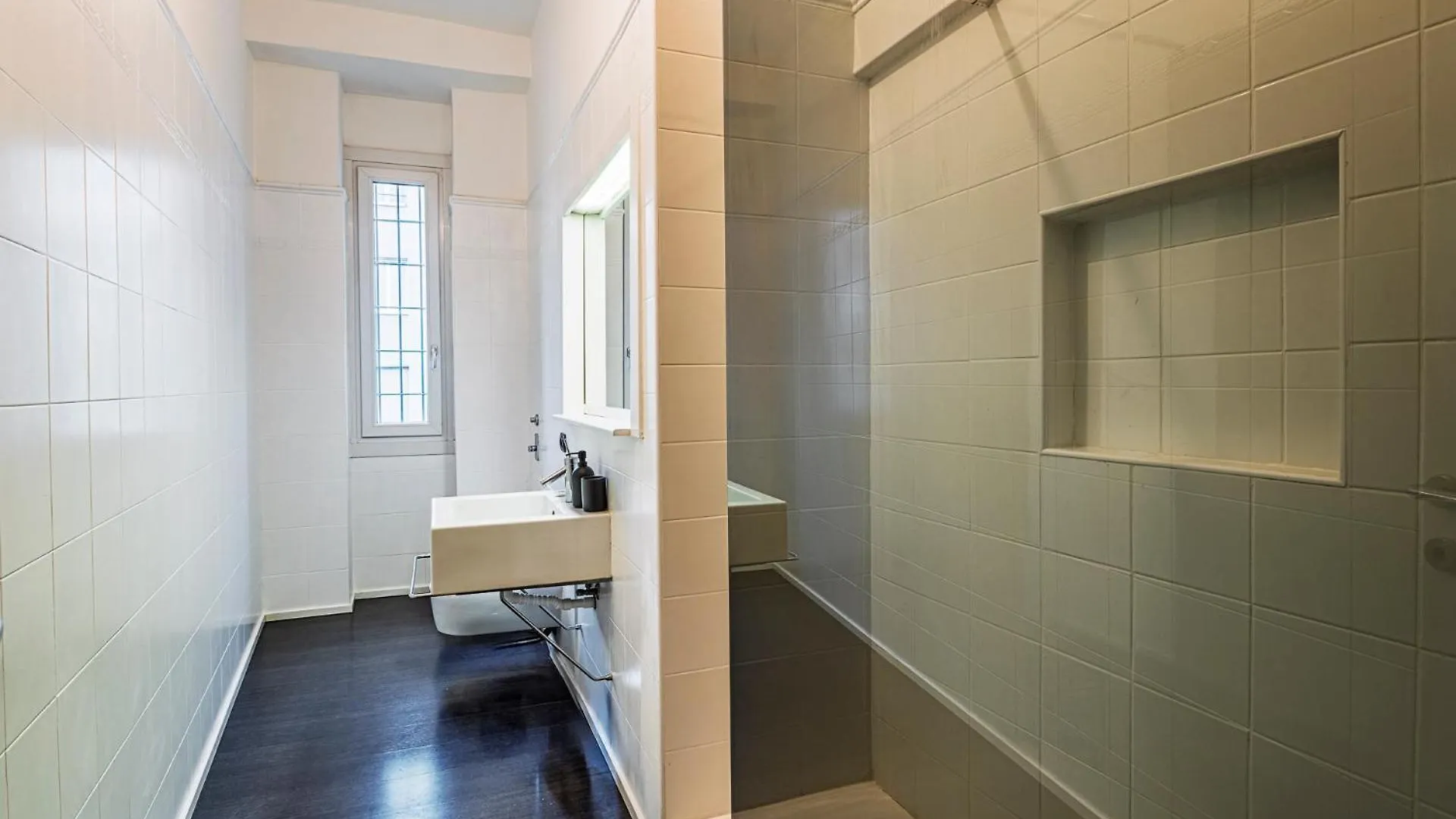 Luxury 4 Bedrooms Apartment In The Center Of Milan