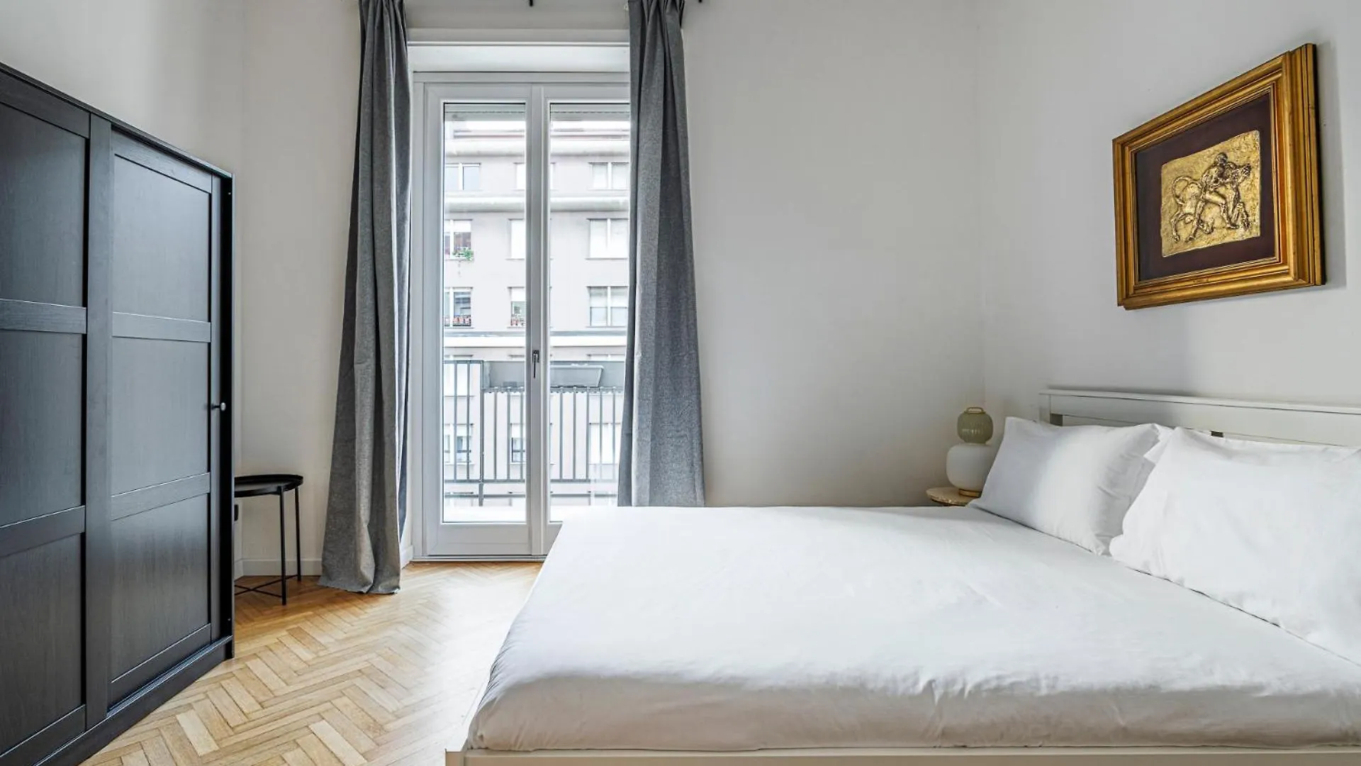 Luxury 4 Bedrooms Apartment In The Center Of Milan 0*,