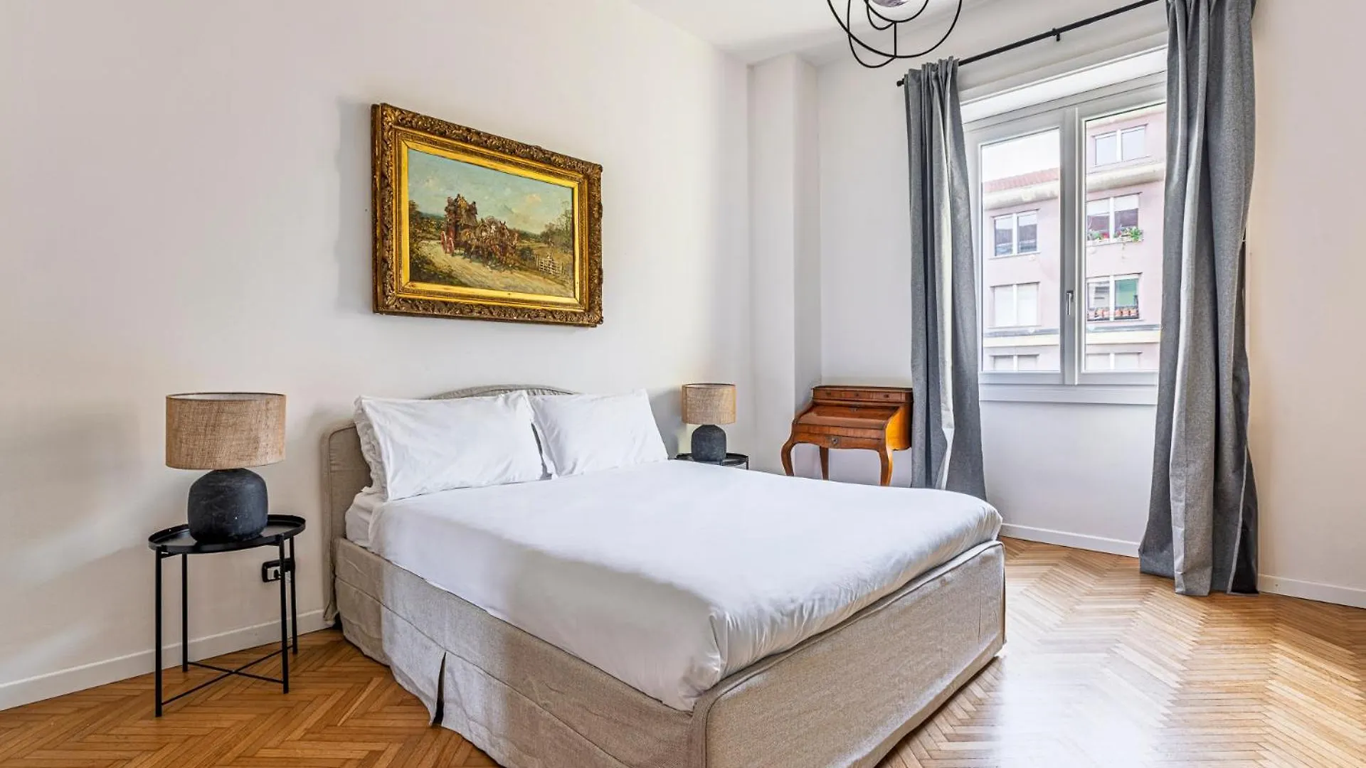Luxury 4 Bedrooms Apartment In The Center Of Milan Italy