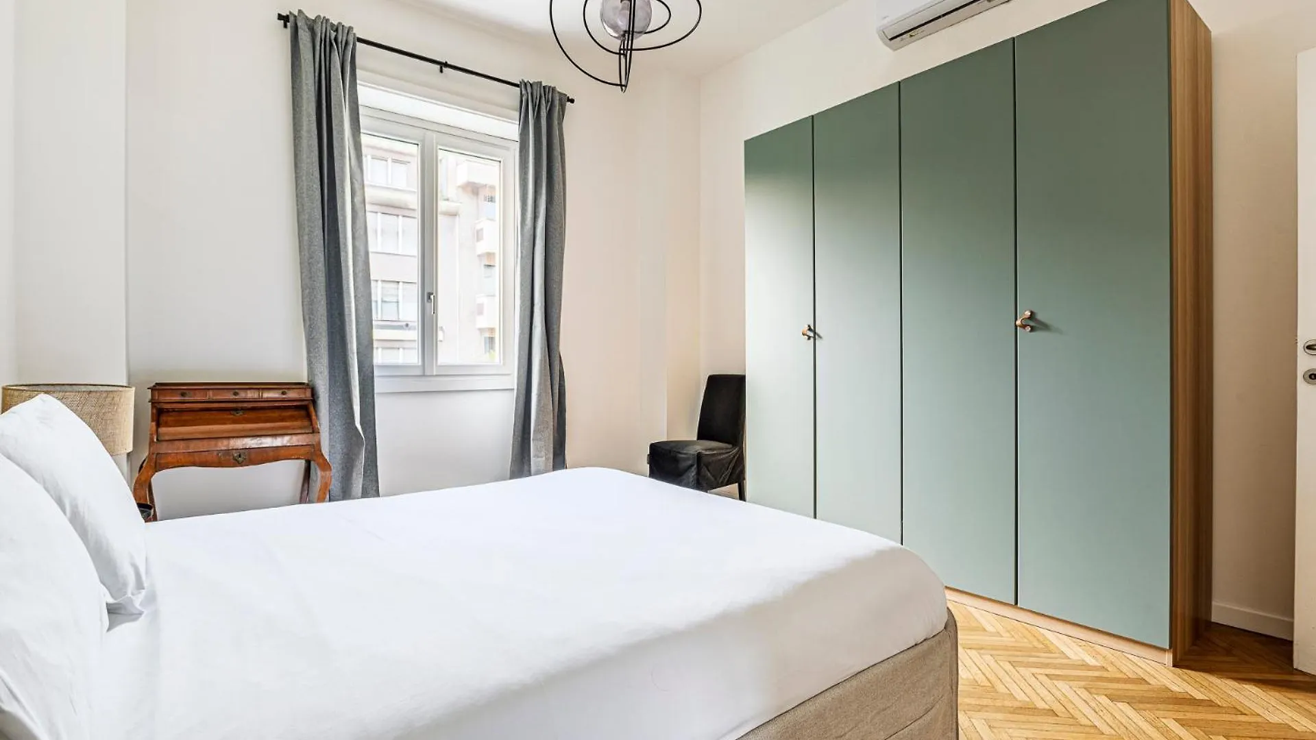 Luxury 4 Bedrooms Apartment In The Center Of Milan 0*,  Italy