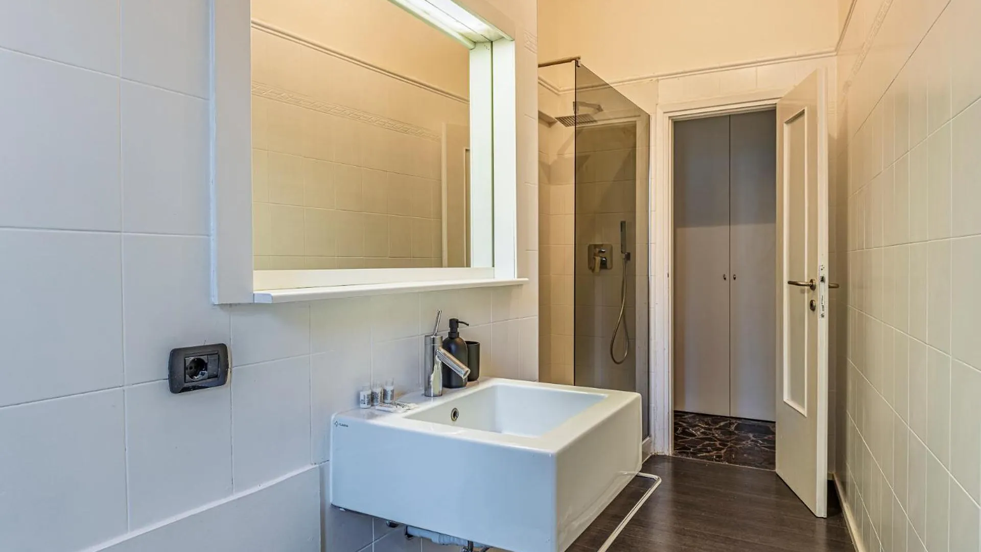 Luxury 4 Bedrooms Apartment In The Center Of Milan Italy