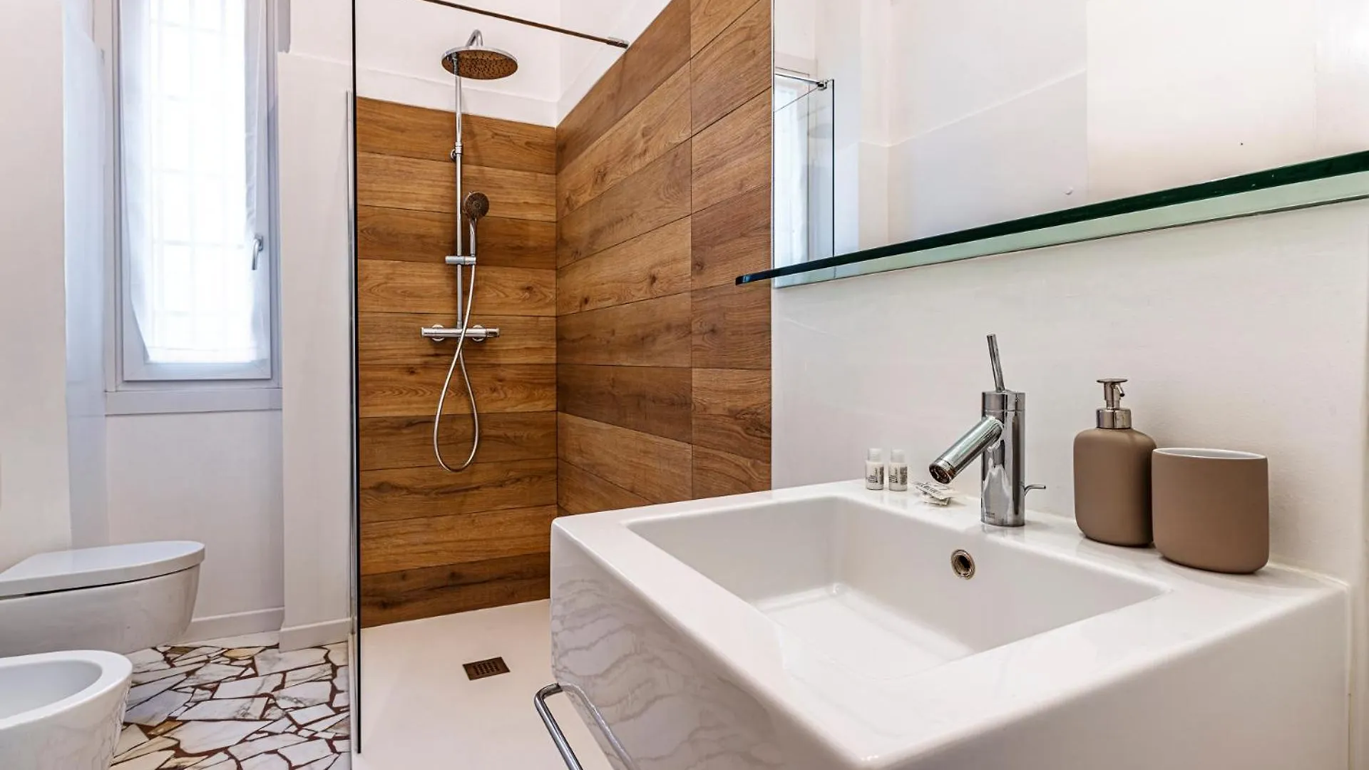 Luxury 4 Bedrooms Apartment In The Center Of Milan 0*,  Italy