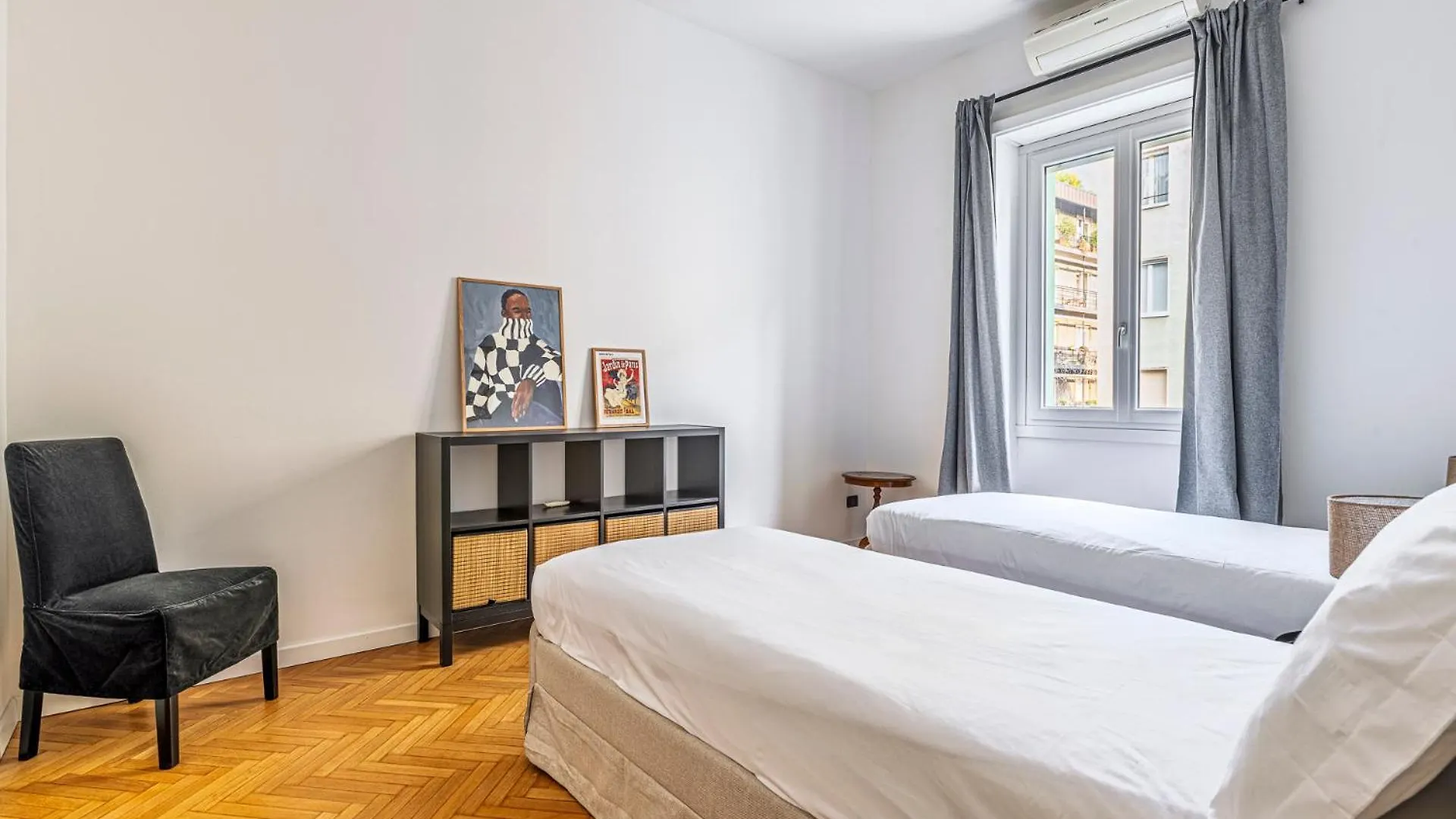 Luxury 4 Bedrooms Apartment In The Center Of Milan